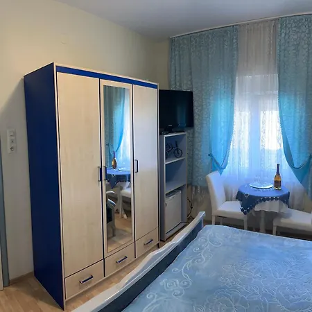 Vs & Deluxe Спліт
