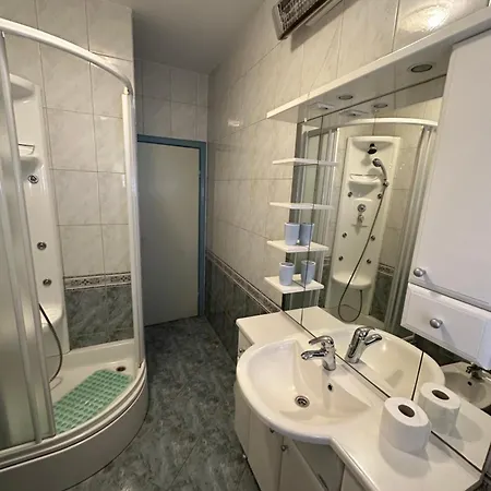 Vs & Deluxe Спліт