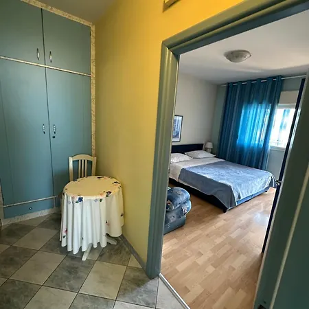 Apartment Vs *
