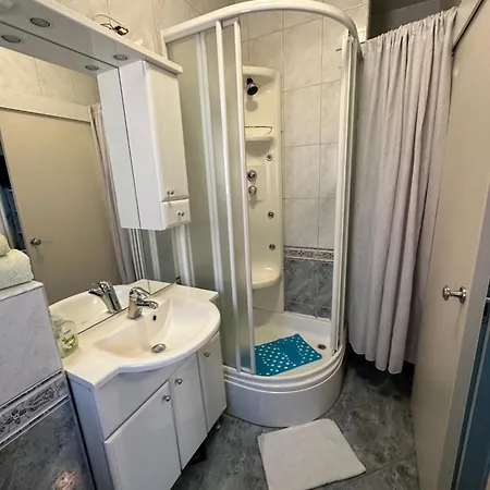 Vs Apartment Split